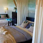 Ashram Sunshine Bed & Breakfast *