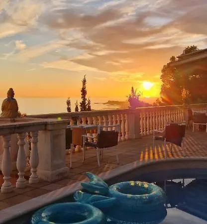 Ashram Sunshine فندق مبيت وإفطار