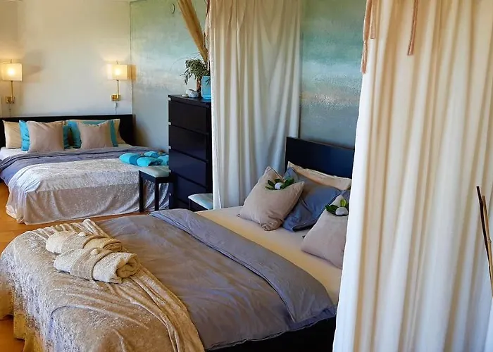 Ashram Sunshine Bed and Breakfast *